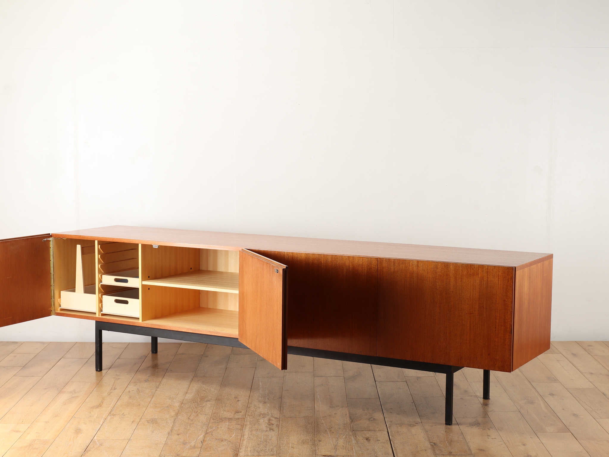 サイドボード XANDER DESIGNS JULIE SIDE BOARD – TIMELESS COMFORT