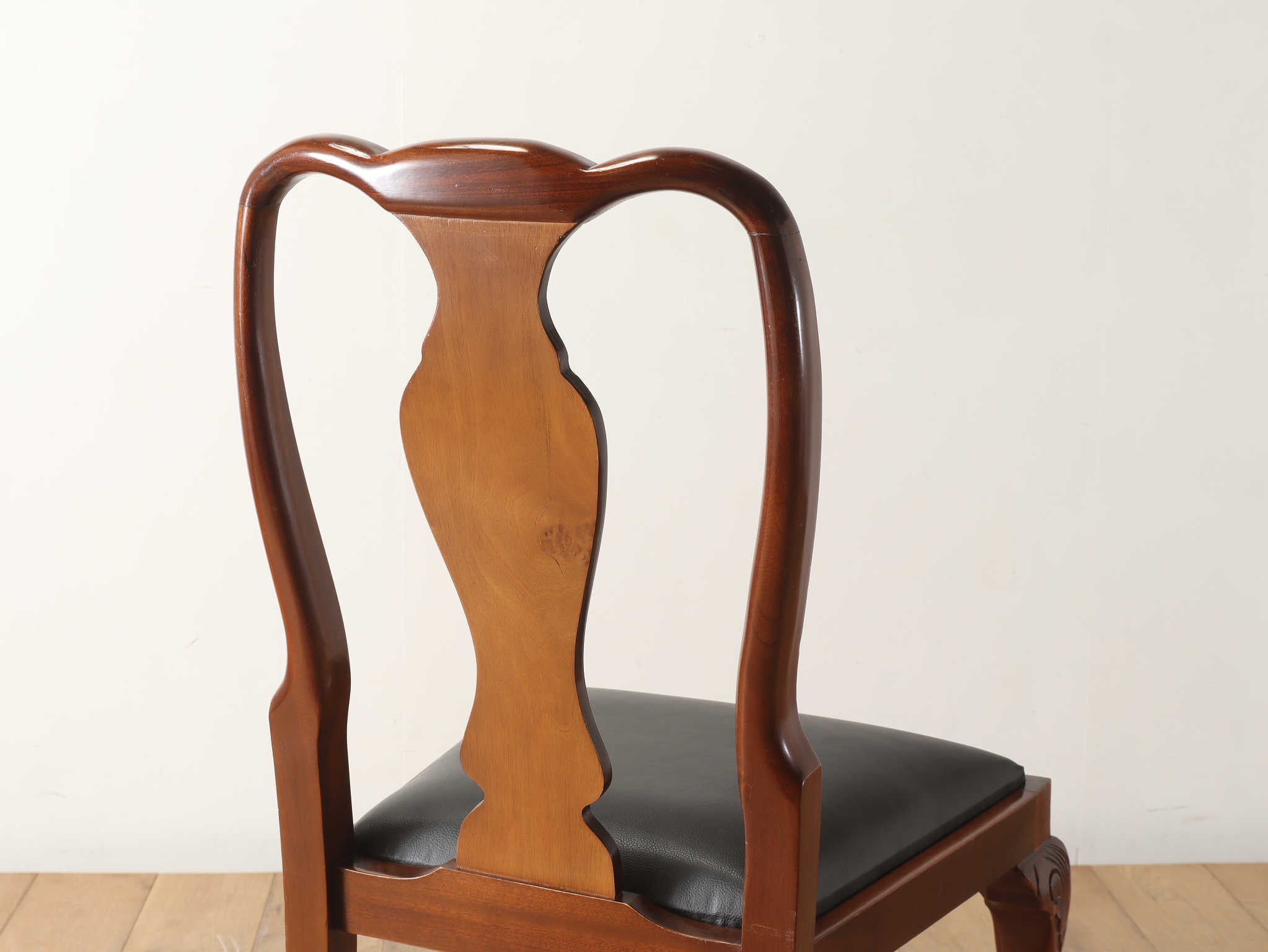 クイーンアンチェア | ロイズ・アンティークス | ヨーロッパの