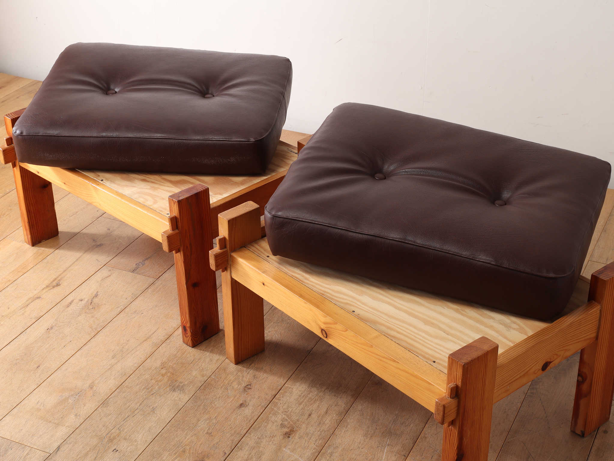 Lloyd's Antiques Reproduction Series Q / A Ottoman / ロイズ