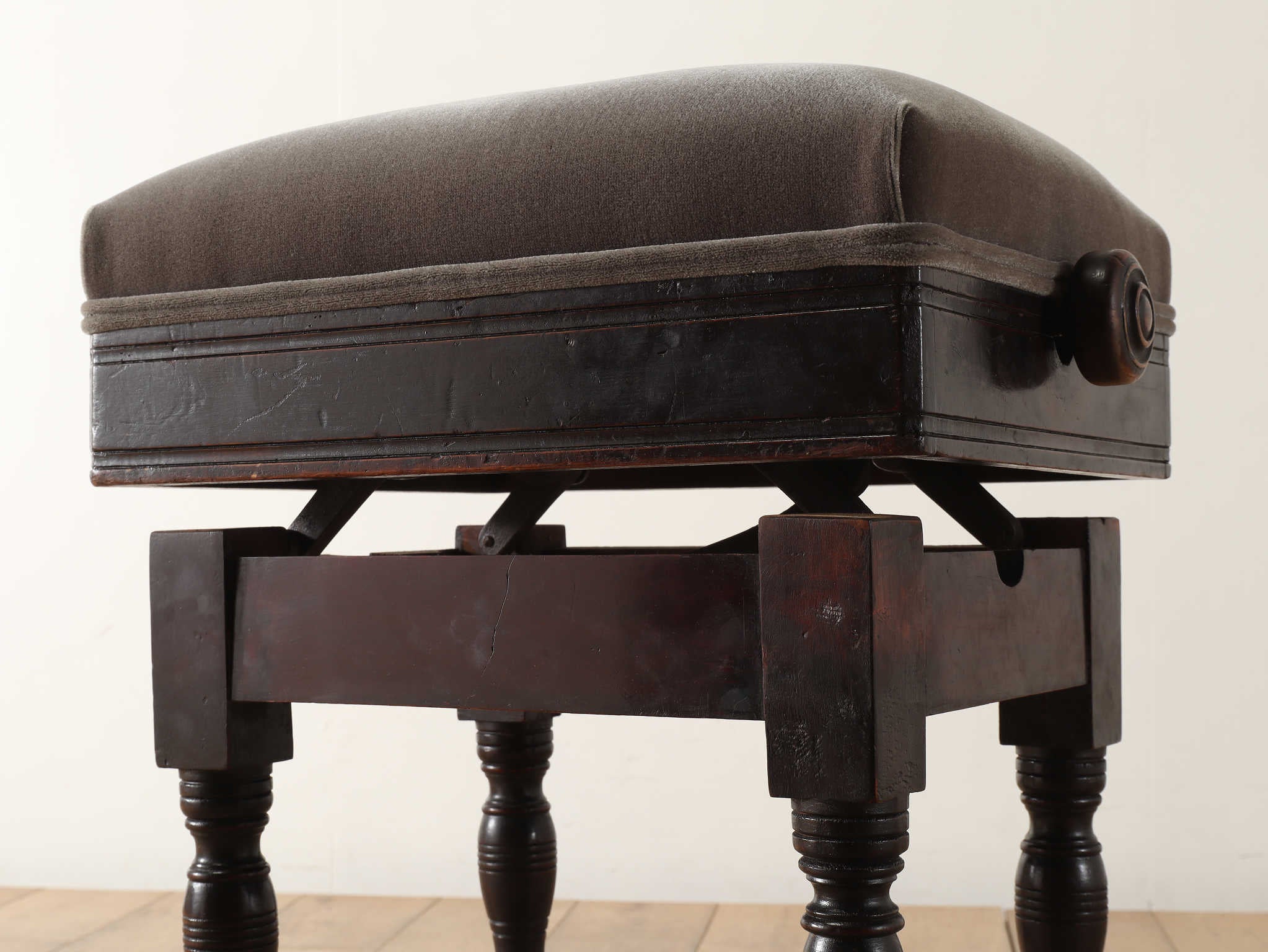 ピアノスツール | ロイズ・アンティークス | ヨーロッパのアンティーク