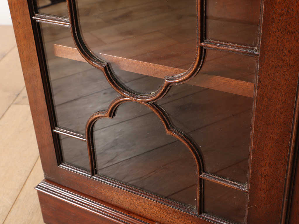 BEVAN FUNNELLブックケース | ロイズ・アンティークス