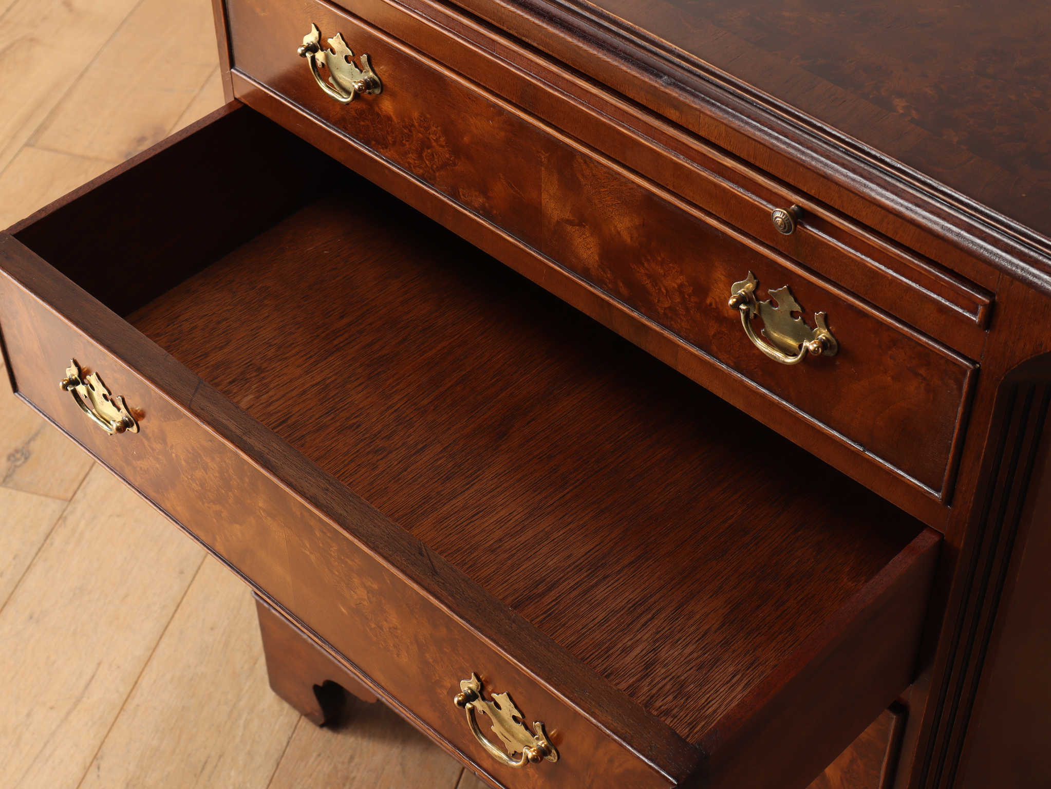 イギリスロイズアンティークス3段チェスト Lloyd's Antiques Real Antique Chest On Chest / ロイズ