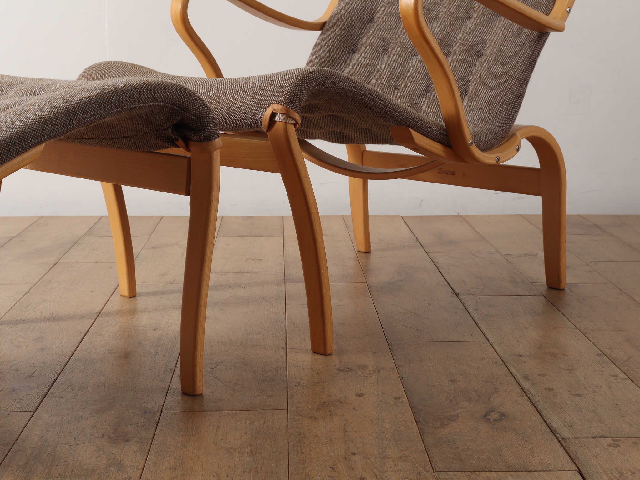 310: BRUNO MATHSSON, Pernilla 2 lounge chair < Scandinavian