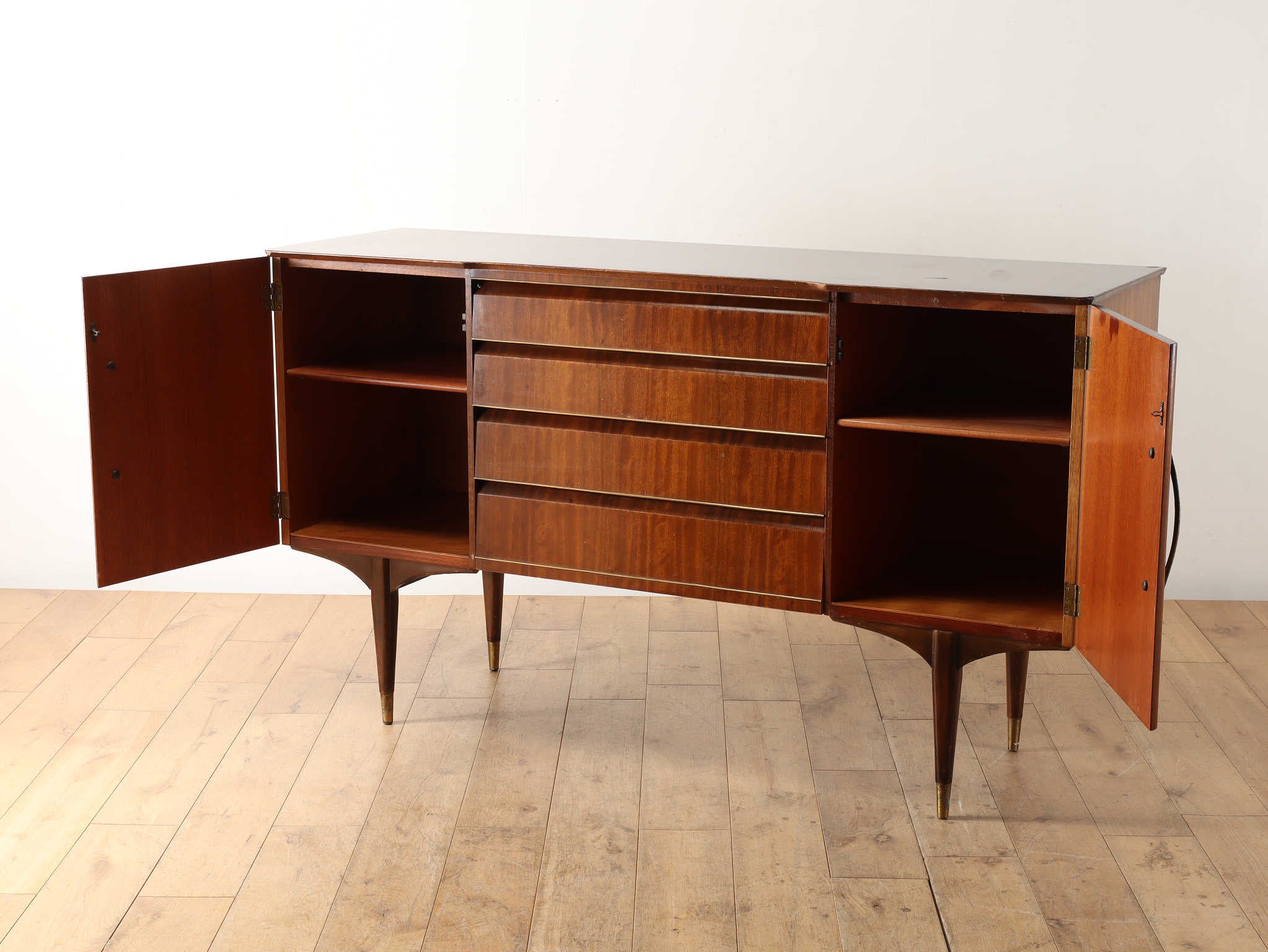 Los locos様　アンティーク家具 サイドボード Lloyd's Antiques Real Antique Sideboard / ロイズ