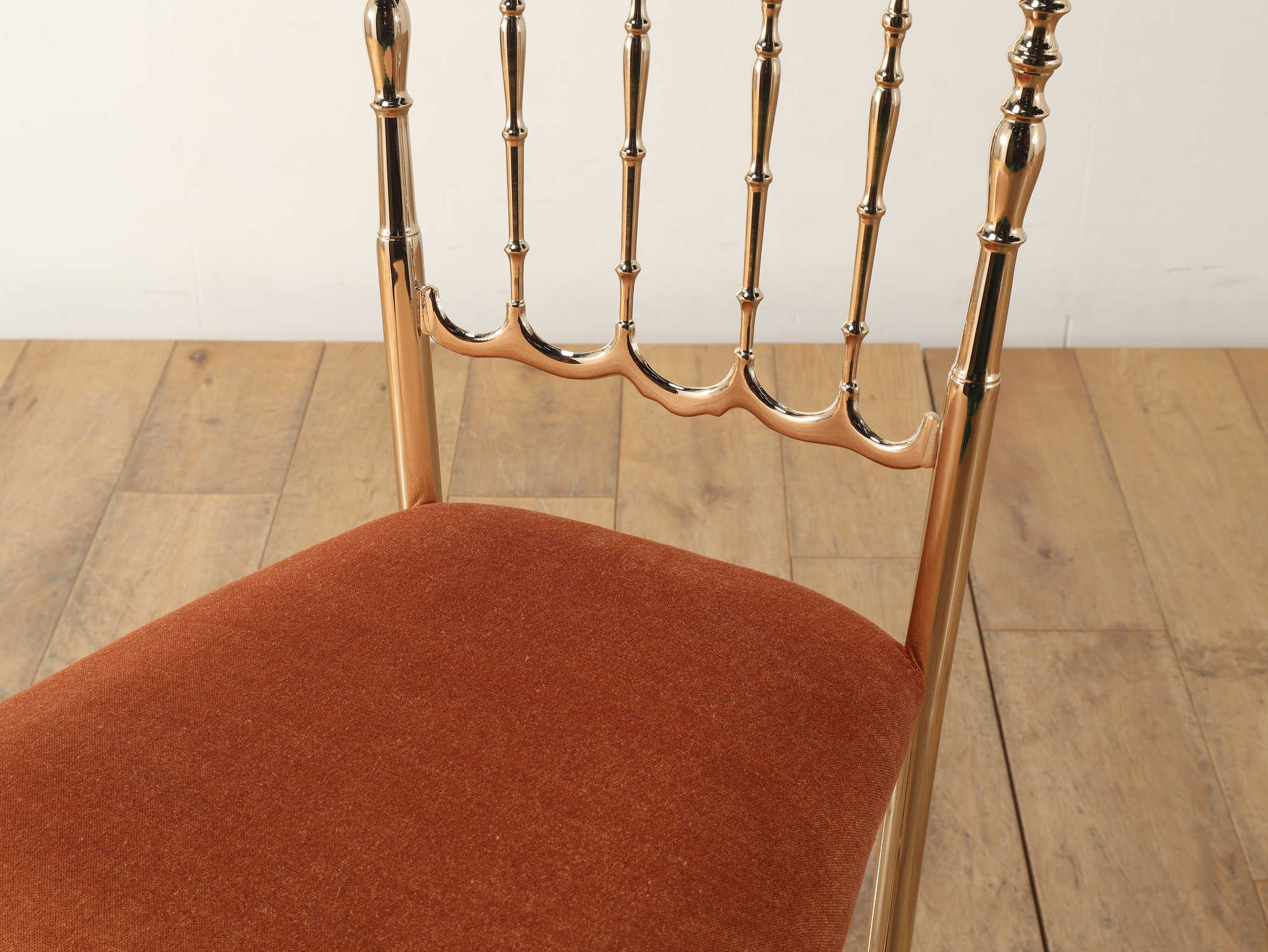 キアヴァリチェア ゴールド | ロイズ・アンティークス | ヨーロッパの