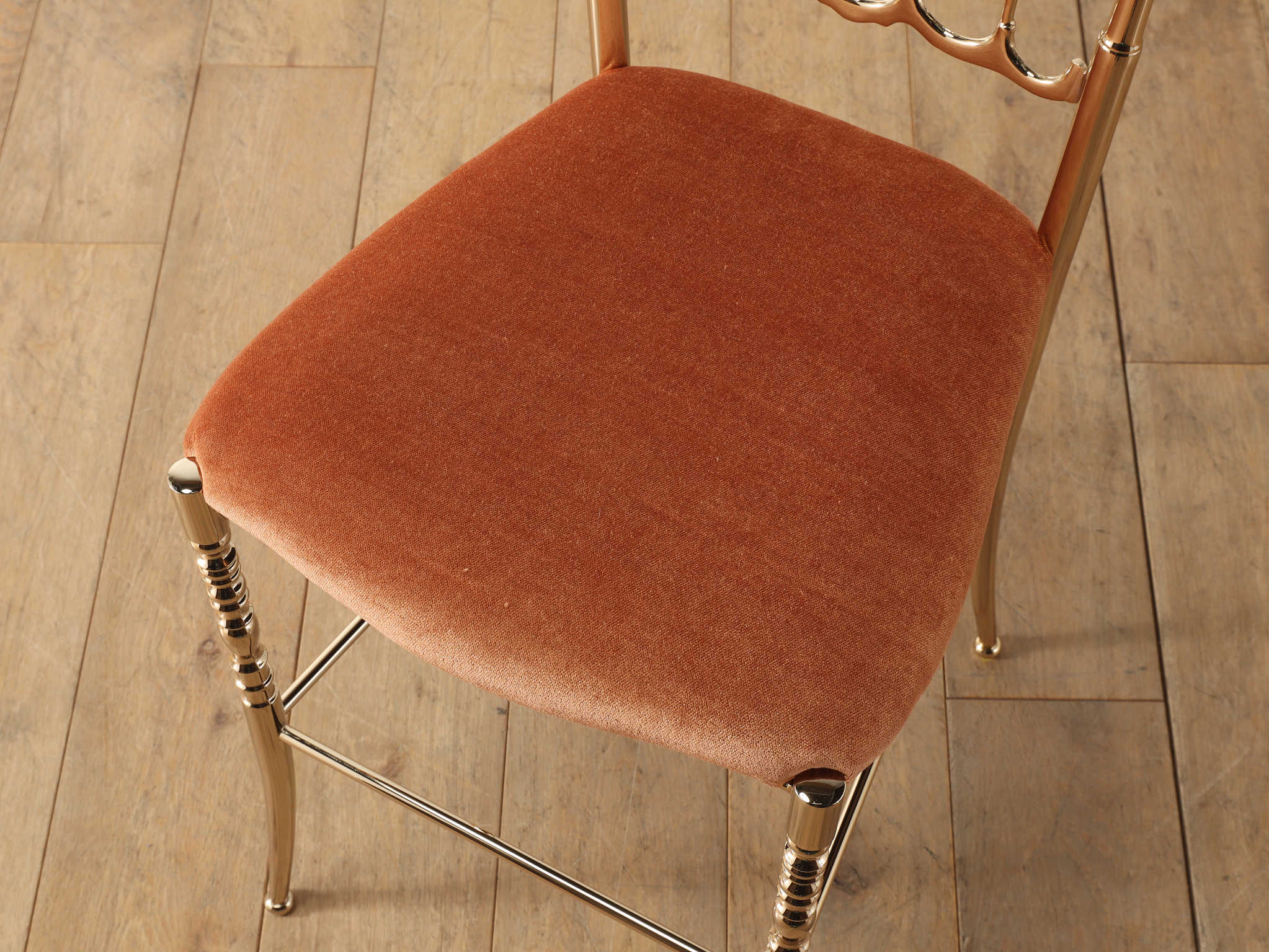 キアヴァリチェア ゴールド | ロイズ・アンティークス | ヨーロッパの