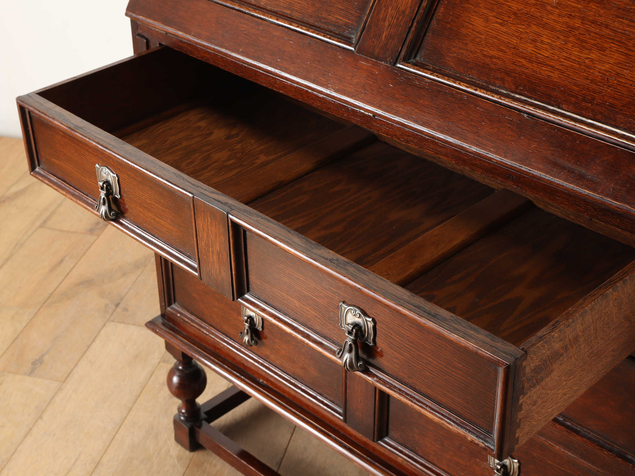 Lloyd’s Antiques ロイズアンティークス　ビューロー　ビンテージ ビューロー | ロイズ・アンティークス | ヨーロッパのアンティーク