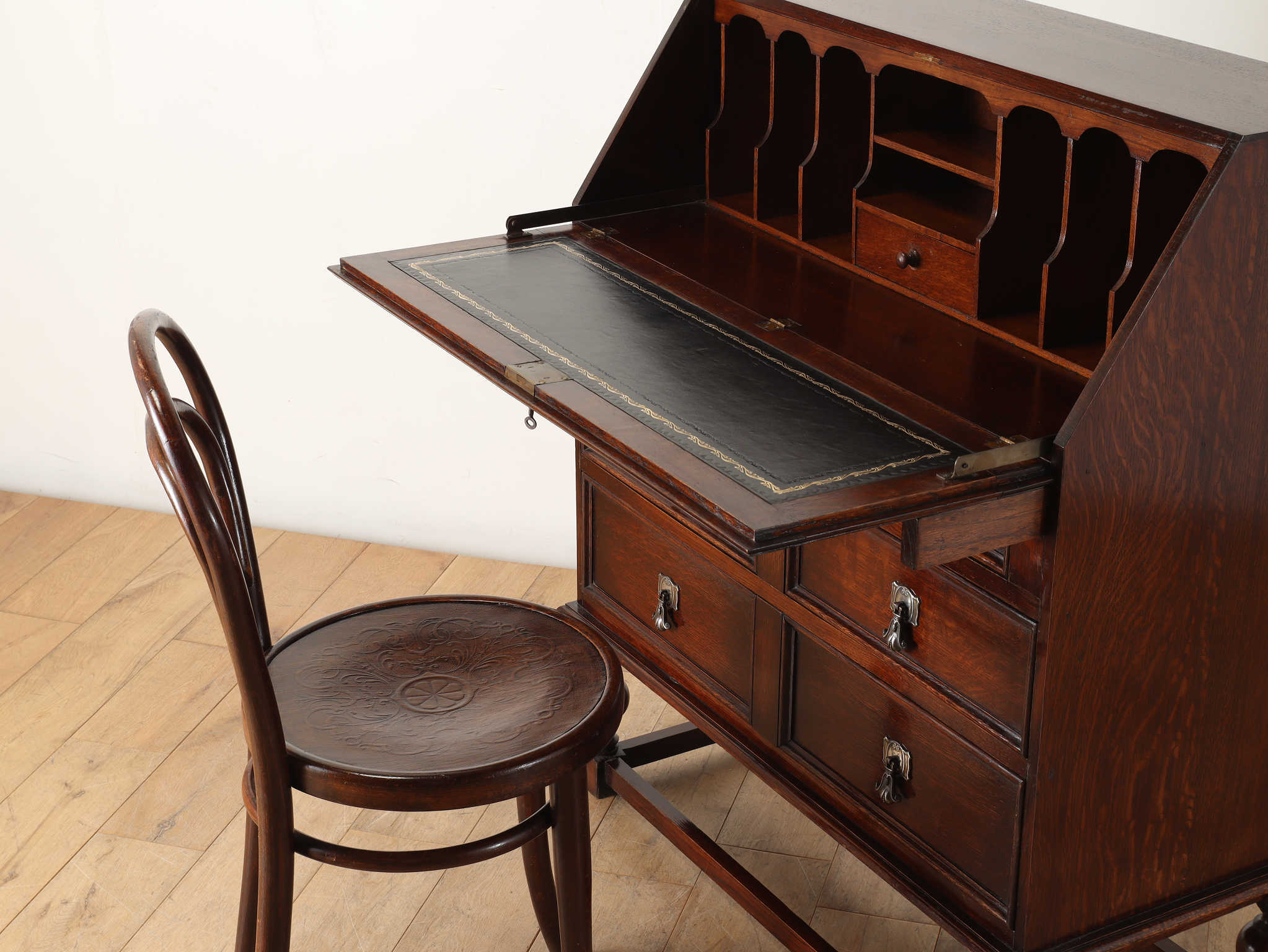 ビューロー | ロイズ・アンティークス | ヨーロッパのアンティーク