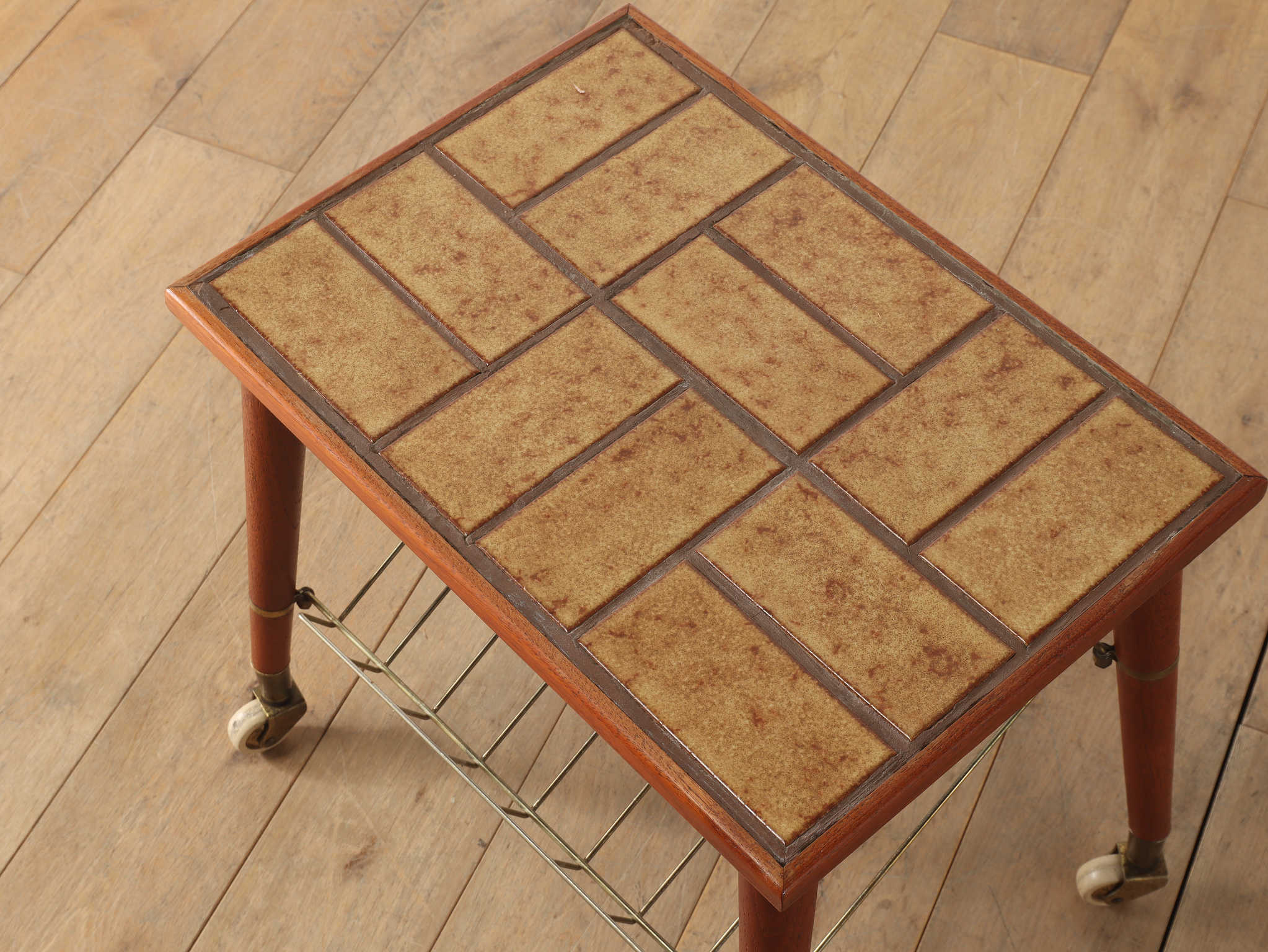 タイルトップテーブル | ロイズ・アンティークス | ヨーロッパの