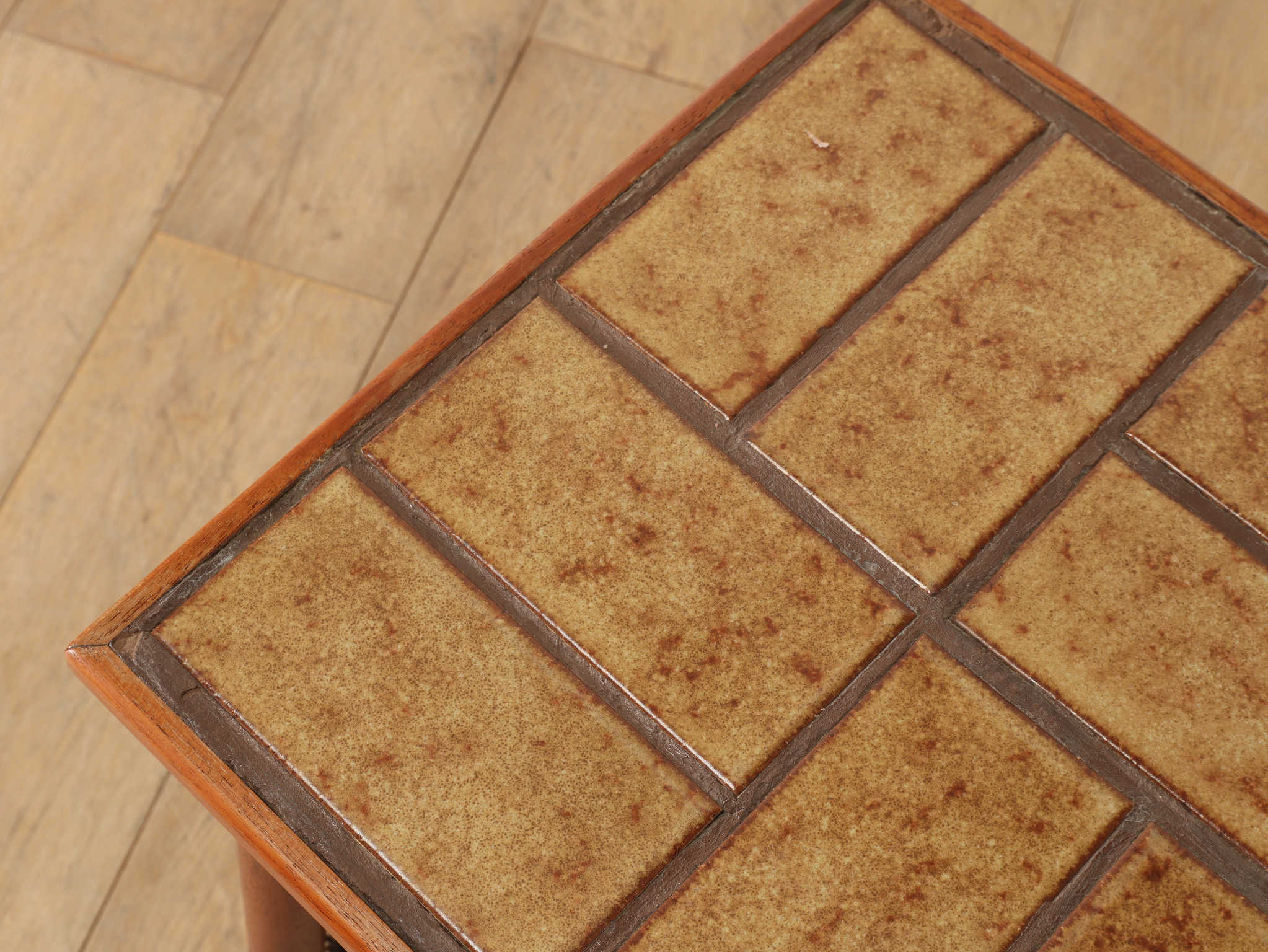 タイルトップテーブル | ロイズ・アンティークス | ヨーロッパの