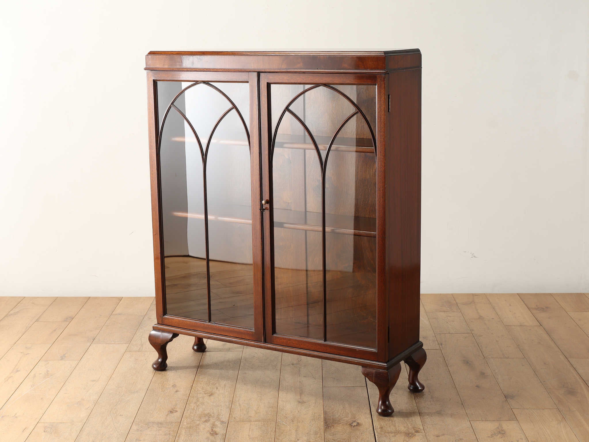 Q/Aブックケース | ロイズ・アンティークス | ヨーロッパの