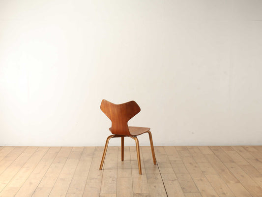 ARNE JACOBSEN グランプリチェア