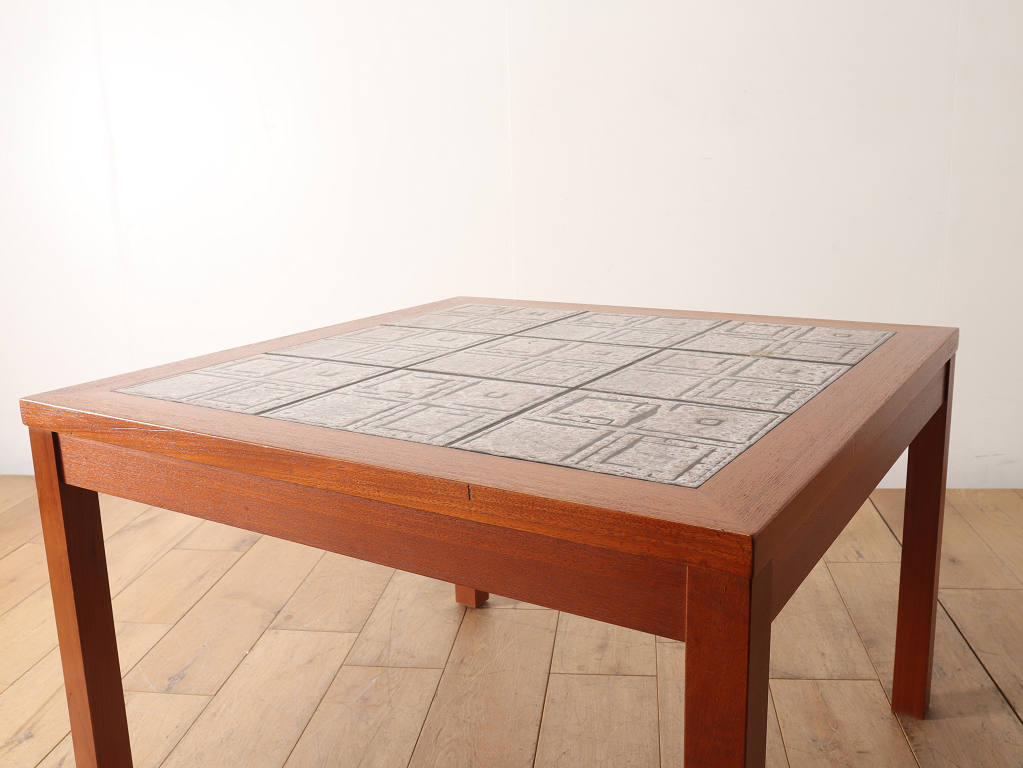 ロイズアンティークス タイルトップコーヒーテーブル タイルトップコーヒーテーブル | ロイズ・アンティークス | ヨーロッパ