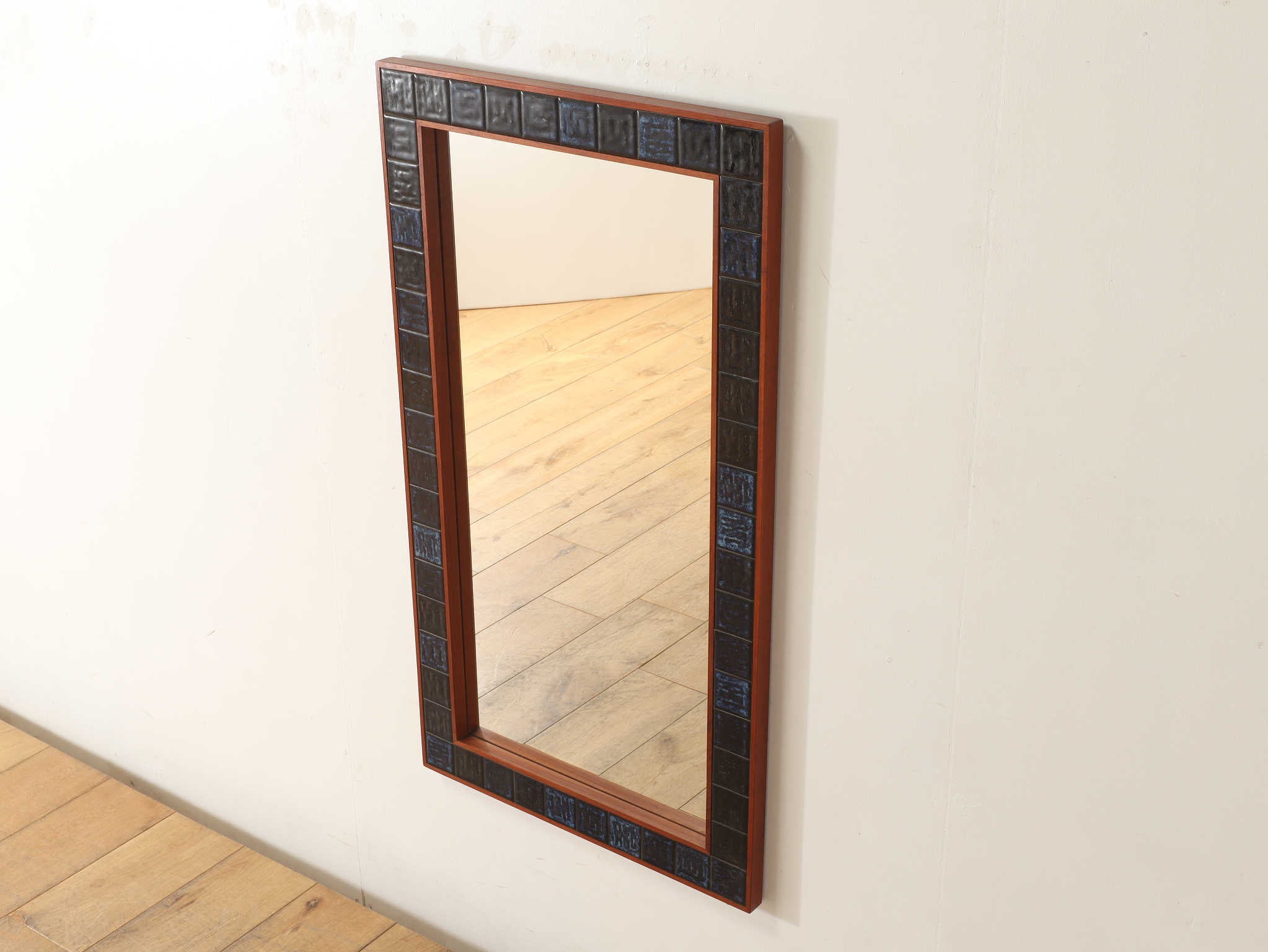 タイルドウォールミラー | ロイズ・アンティークス | ヨーロッパの