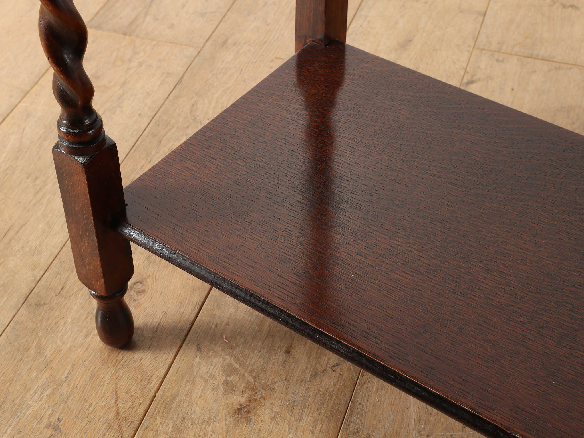 英国アンティーク　オケージョンテーブル　★最終処分価格★ アンティークのオケージョナルテーブル、透かし彫りが美しいティー