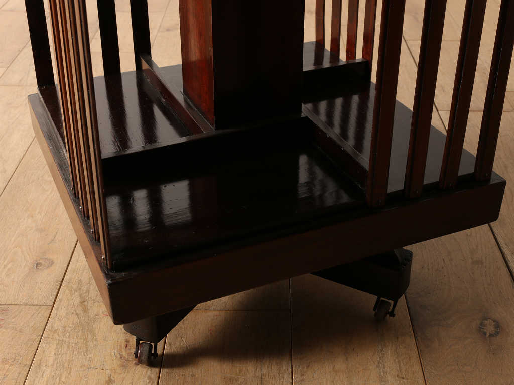 リボルビングブックシェルフ | ロイズ・アンティークス