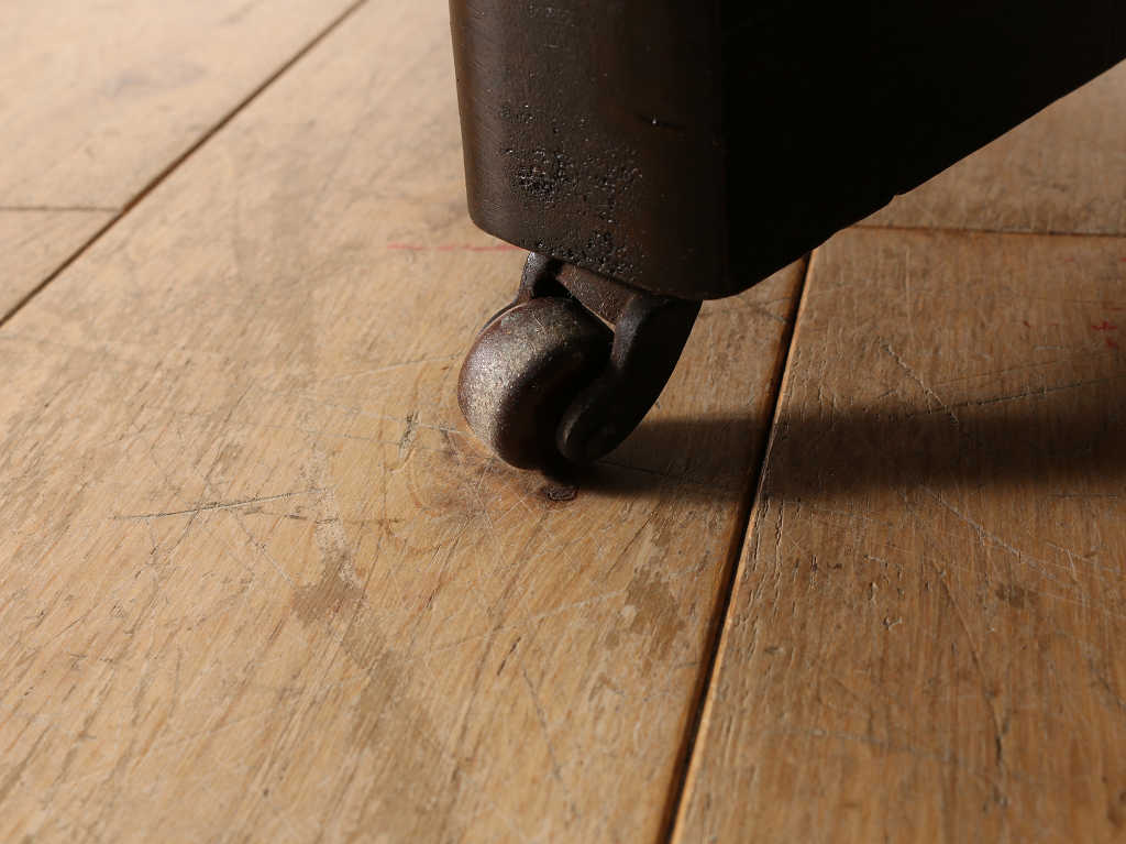 リボルビングブックシェルフ | ロイズ・アンティークス