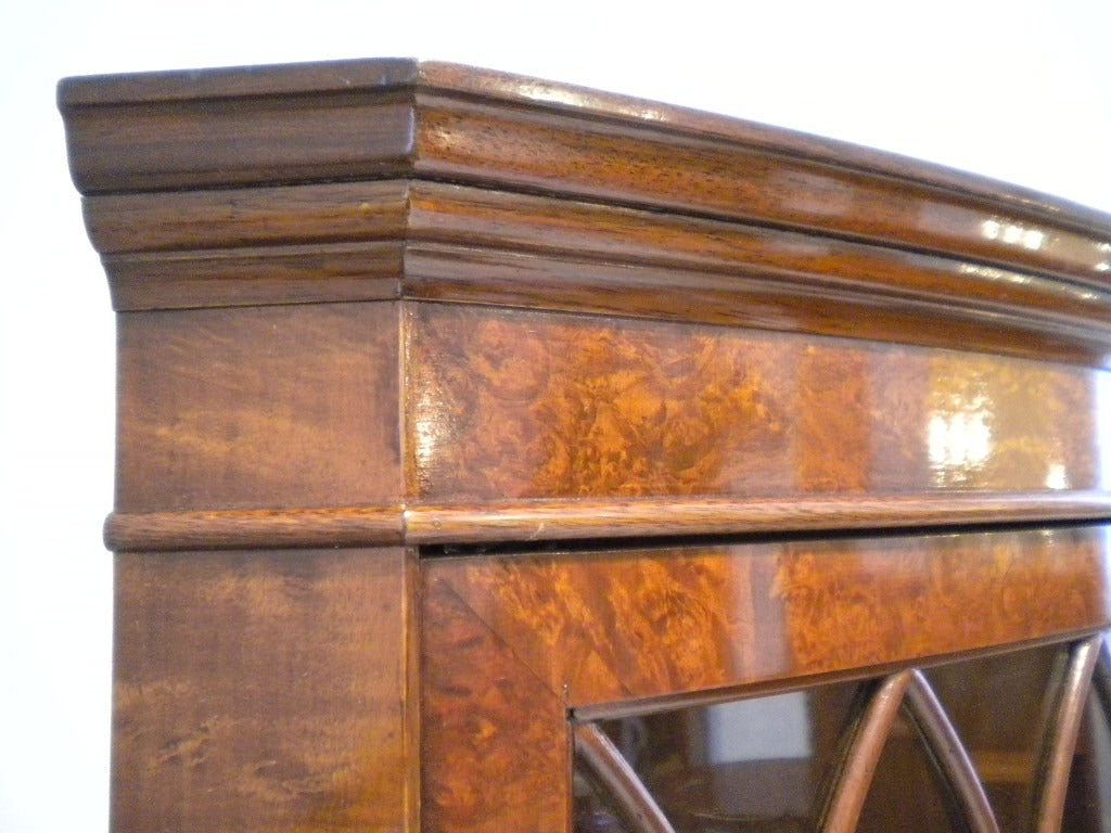 MAPLEコーナーキャビネット | ロイズ・アンティークス