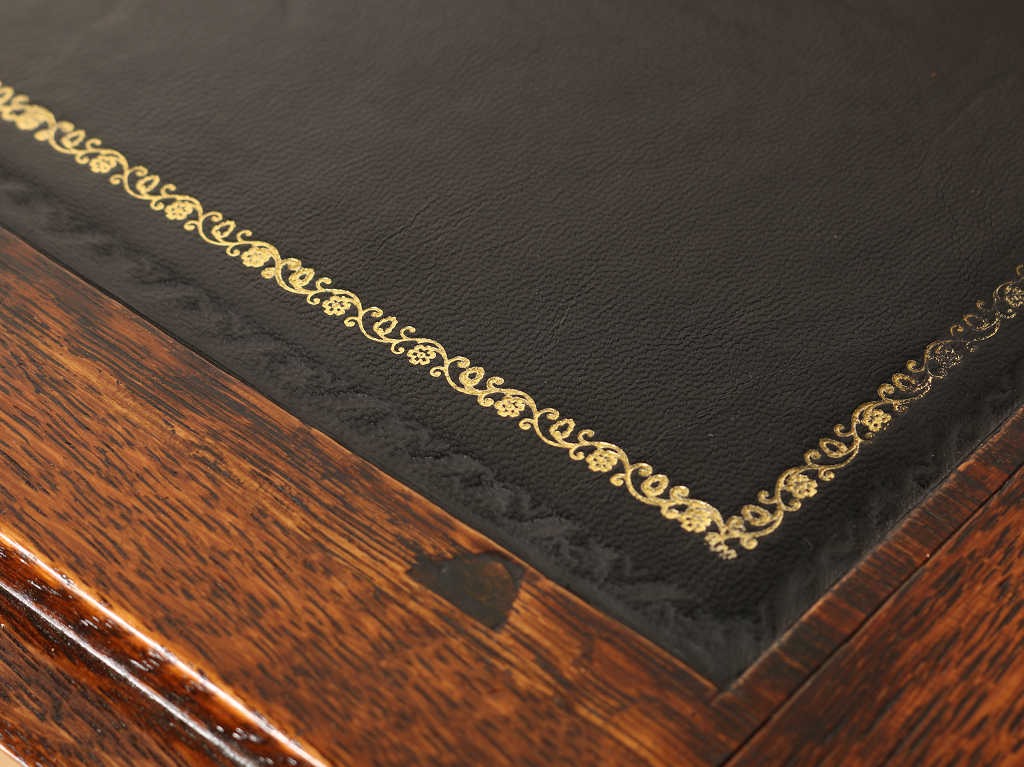 Lloyd’s Antiques ロイズアンティークス　ビューロー　ビンテージ ビューロー | ロイズ・アンティークス | ヨーロッパの