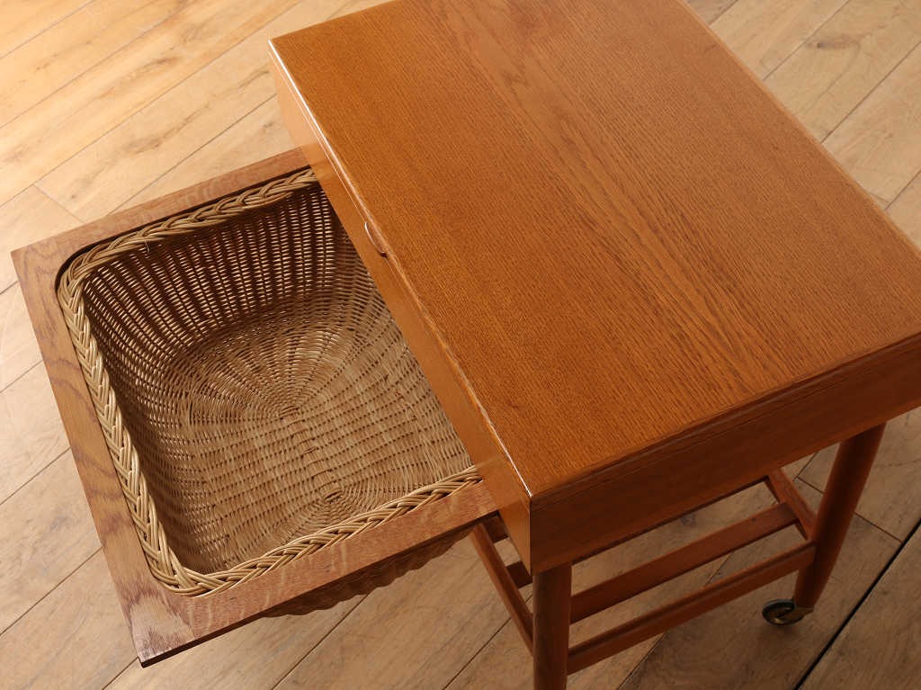 ソーイングテーブル | ロイズ・アンティークス | ヨーロッパの